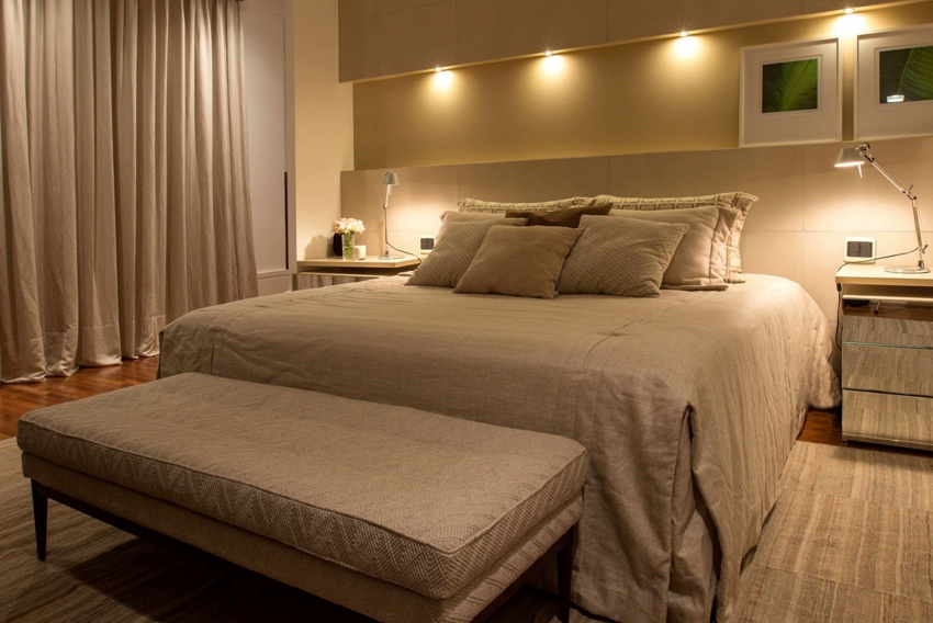 Χρήση κηλίδων και επιτραπέζιων λαμπτήρων για επιπλέον φωτισμό Χρήση κηλίδων και επιτραπέζιων λαμπτήρων για επιπλέον φωτισμό