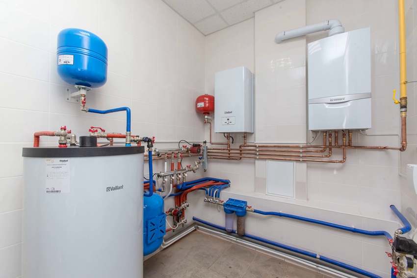 Der Ausgleichsbehälter hat ein ziemlich einfaches Design Der Ausgleichsbehälter hat ein ziemlich einfaches Design