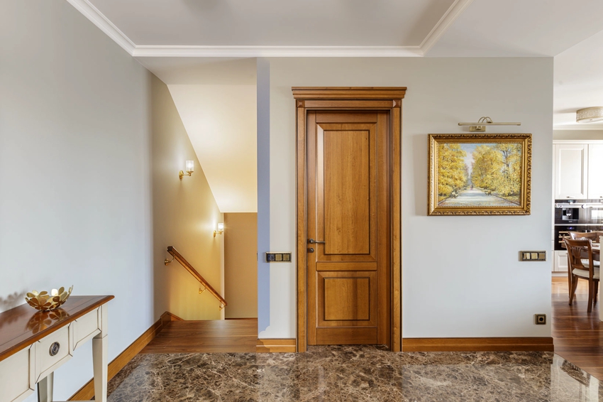 Ein schönes Platband kann als dekoratives Element im Innenraum dienen Ein schönes Platband kann als dekoratives Element im Innenraum dienen