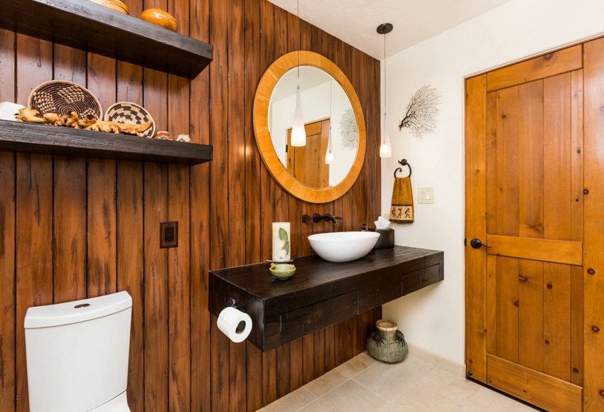 Drewniane półki i drewniany blat Drewniane półki i drewniany blat