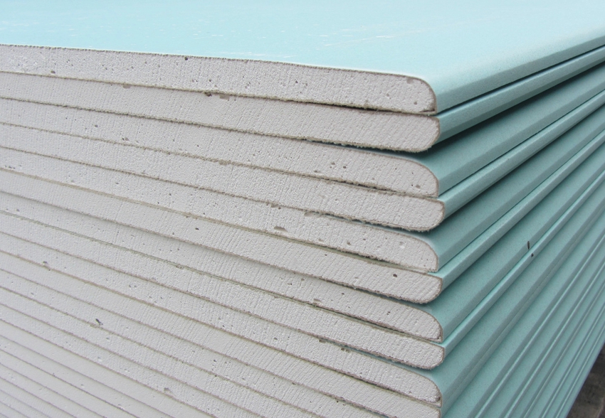 Til badeværelset skal du bruge fugtbestandig gipsvæg, der har en grønlig farvetone Til badeværelset skal du bruge fugtbestandig gipsvæg, der har en grønlig farvetone